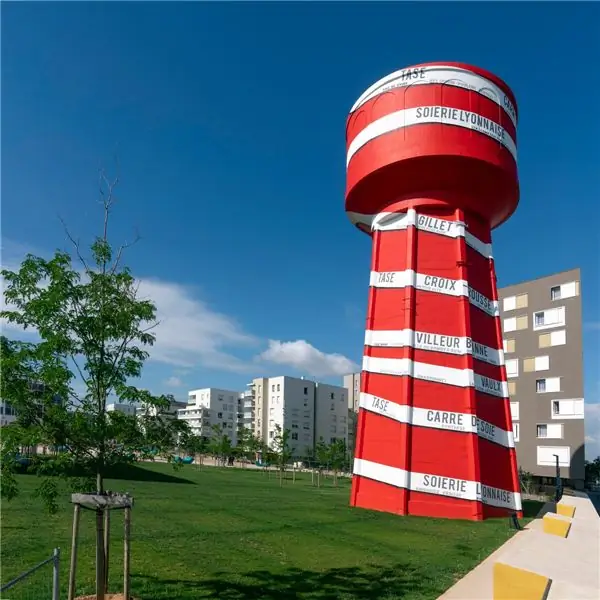 Одно из новейших произведений искусства CitéCréation находится в районе Волькс-ан-Велен-ла-Суа в Лионе. Старая водонапорная башня окрашена так, чтобы напоминать бобин, украшенный названиями бывших шелковых фабрик города