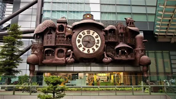 Гигантские часы Ghibli