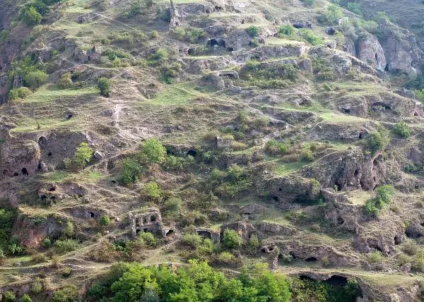 Старая пещерная деревня Хндзореск