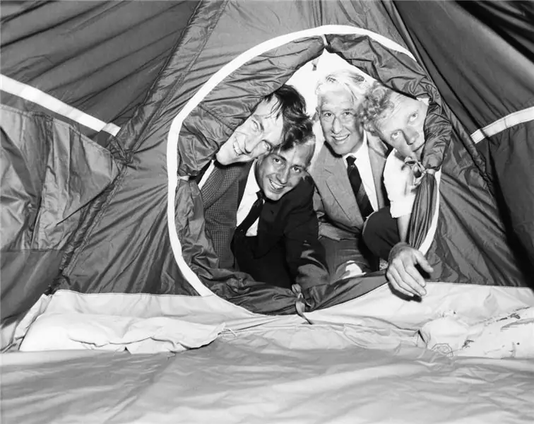 Экспедиция Хиллари хорошо финансировалась и укомплектована профессиональными альпинистами и серьезными учеными, включая (слева направо) Хиллари, гляциолога Барри Бишопа, директора зоопарка Линкольн-парка Марлина Перкинса и физиолога Майкла Гилла