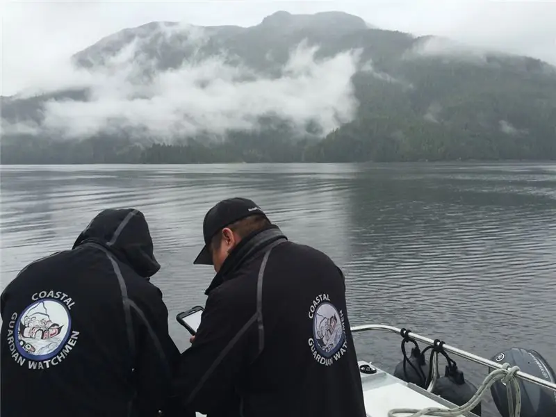 Береговые стражи патрулируют изрезанные береговые линии региона, где помощь от федеральных или провинциальных агентств может занять несколько дней