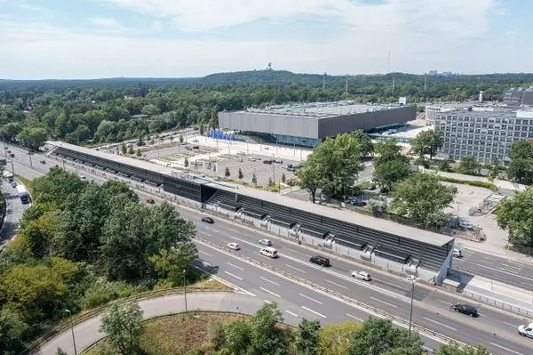 AVUS-Tribüne (Автомобильное движение и тренировочная дорога)