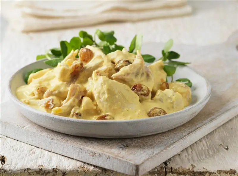 Цыпленок коронации также имеет королевскую историю