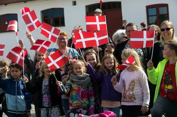 Вокруг света в вещах, которые нельзя делать с флагами