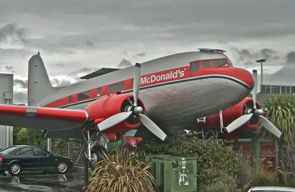 Самолет McDonald's в Таупо