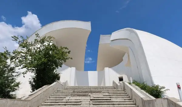 Костурница (монумент-склеп)