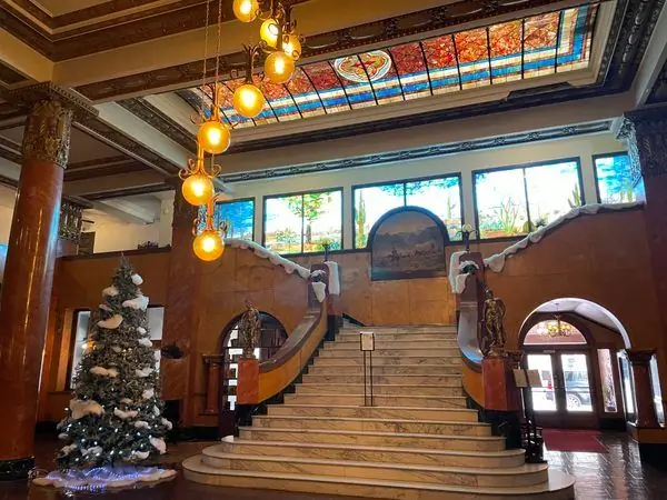 Окна отеля Gadsden