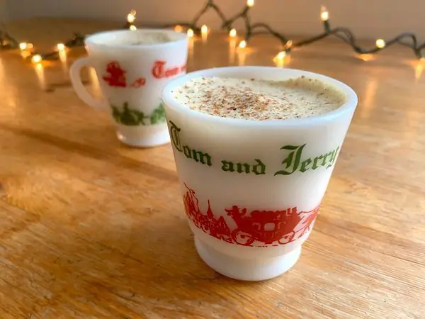 Этот коктейль 19-го века до сих пор борется с холодными ночами на Среднем Западе