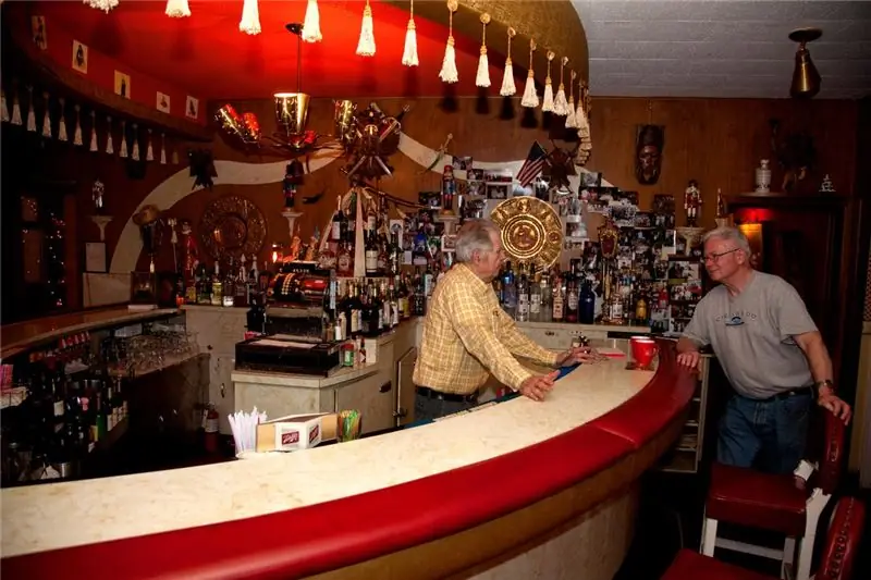 Бар The Turk's Inn, знаменитого клуба ужинов, который был основан в 1934 году, закрылся в 2013 году и обрел вторую жизнь в Бруклине