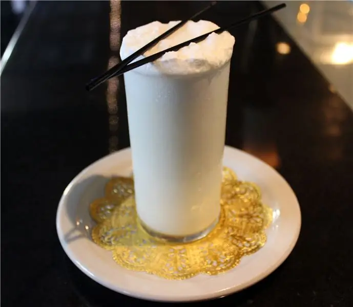 Ramos Gin Fizz лучше всего готовить без рукавов