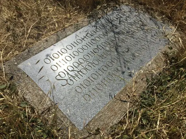 Эта мемориальная доска отмечает центр Силиконовой долины