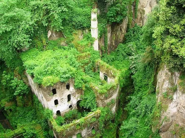 Valle dei Mulini (Долина Мельниц)