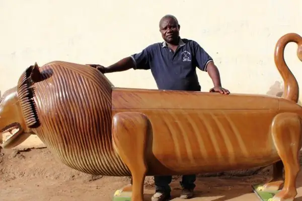 Посетите Гану, мастер по изготовлению гробов Паа Джо, который строит льва