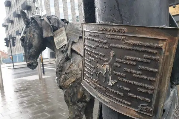 Солфорд прежде всего