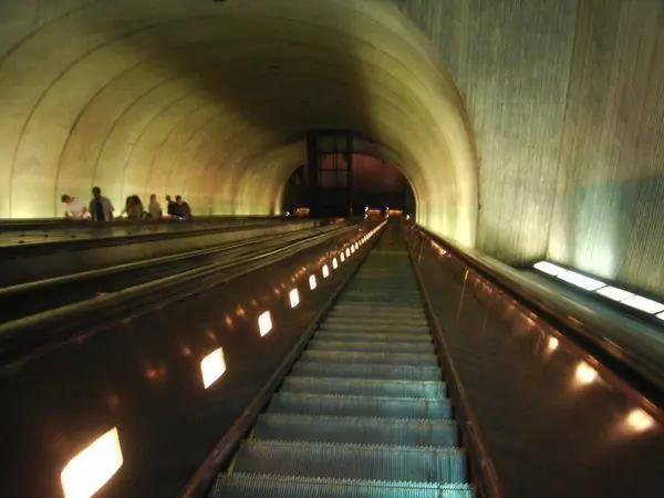 Эскалатор метро Rosslyn