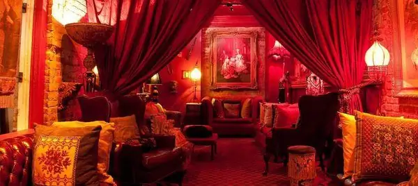 Séance Room на площади Джексона Мюриэль