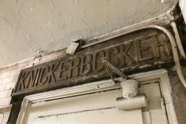 Секретный вход в отель Knickerbocker