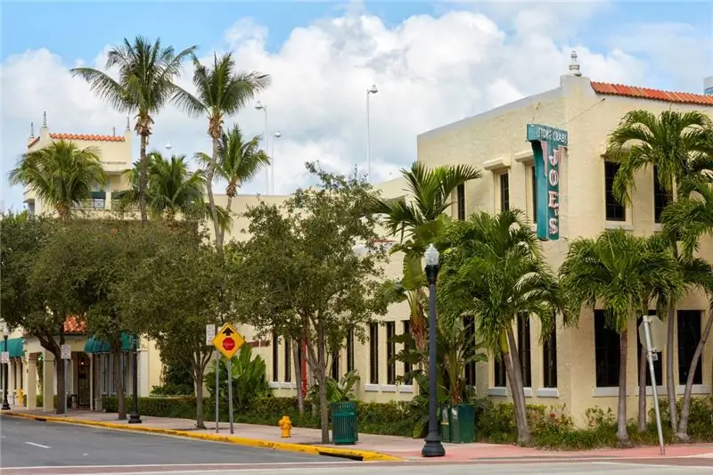 Ресторан Joe's Stone Crab в Майами закупает свои знаменитые клешни у Ключей