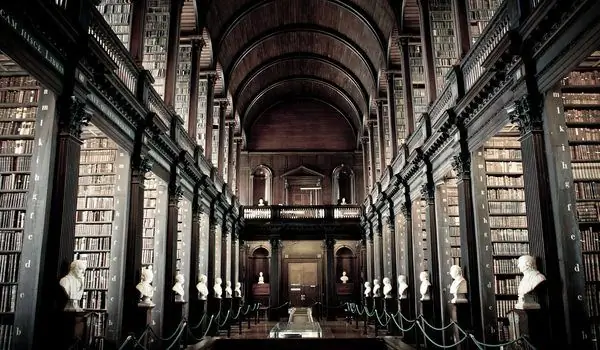 Библиотека Long Room в Тринити-колледже