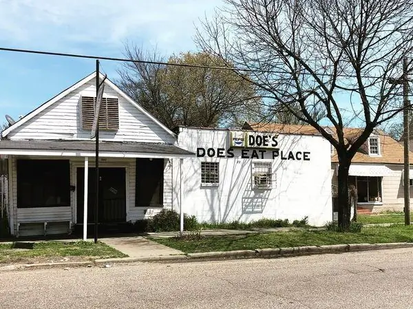 Закусочная Doe's Eat Place