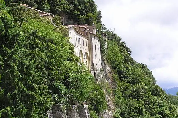 Santuario di Greccio (Святилище Греччи)