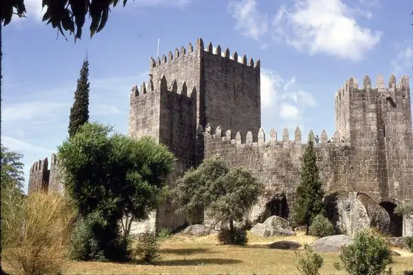 Castelo de Guimarães (Замок Гимарайнш)