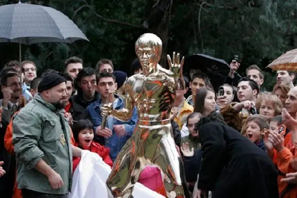 Брюс Ли Скульптура Мостара