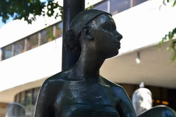 Почтовый ящик фигуристок