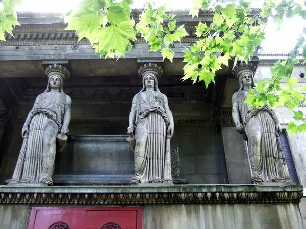 Коуд Стоун Кариатиды