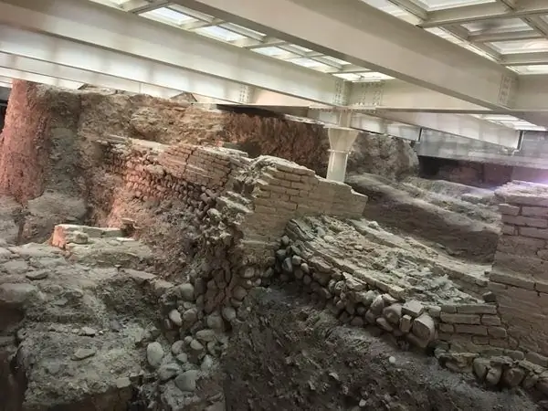 Римские руины библиотеки Салаборса