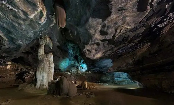 Эти потусторонние пещеры образуют старейшую из известных пещерных систем Земли