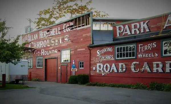 Посетите «Дом карусели» всего в 10 милях от Ниагарского водопада