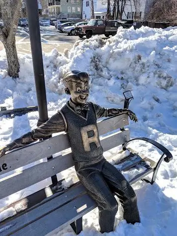 Статуя Арчи Эндрюса