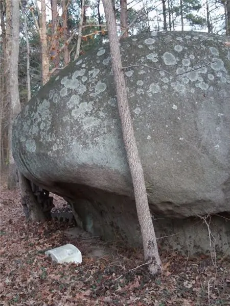 Сенатор штата Северная Каролина, похороненный в скале