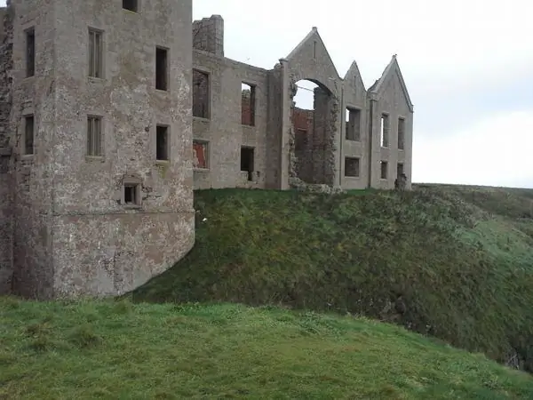 Руины замка Нью-Слейнс