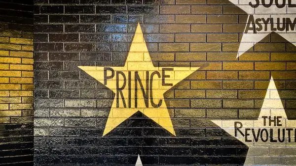 Звезда принца на Первой авеню