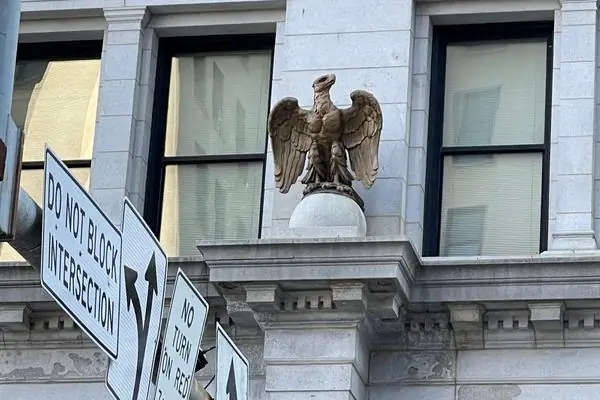 Уан Калверт Плаза