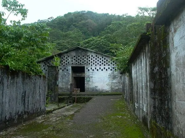 Руины тюрьмы на острове Горгона