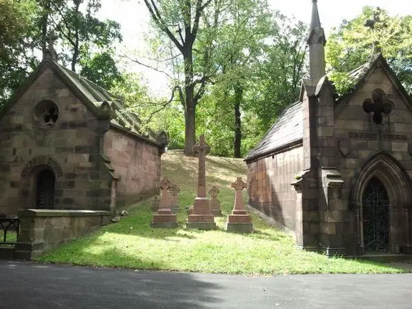 Кладбище Троицкой церкви & Мавзолей