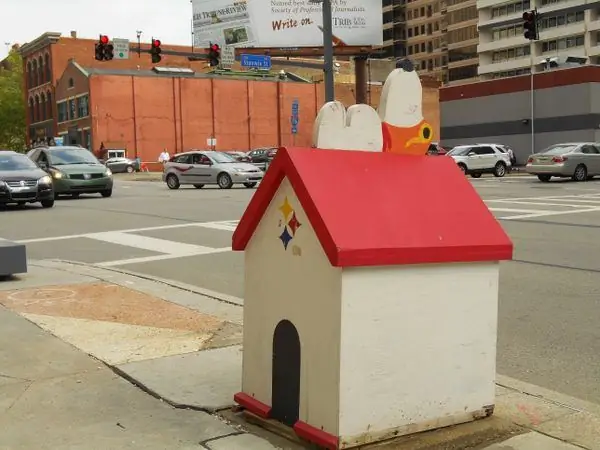 Питтсбургская конура Снупи