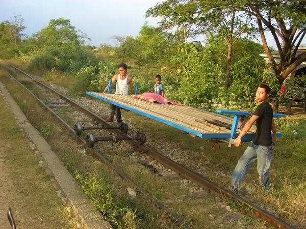 Бамбуковые поезда