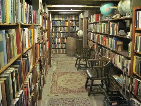 Книжный магазин в шахте старого золотого рудника
