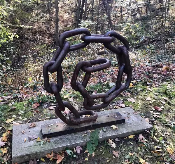 Музей под открытым небом на тропах скульптур