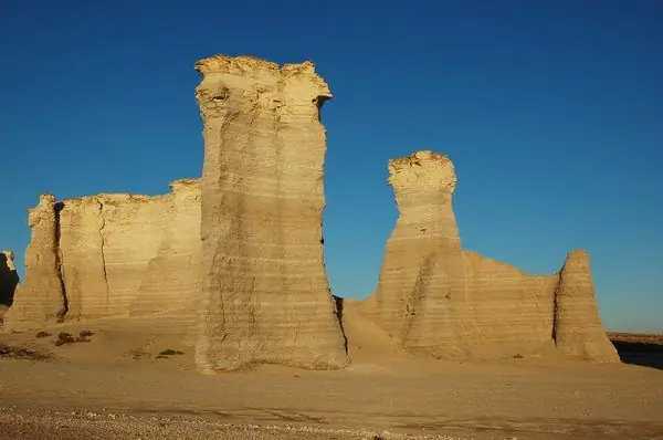 Скалы-памятники