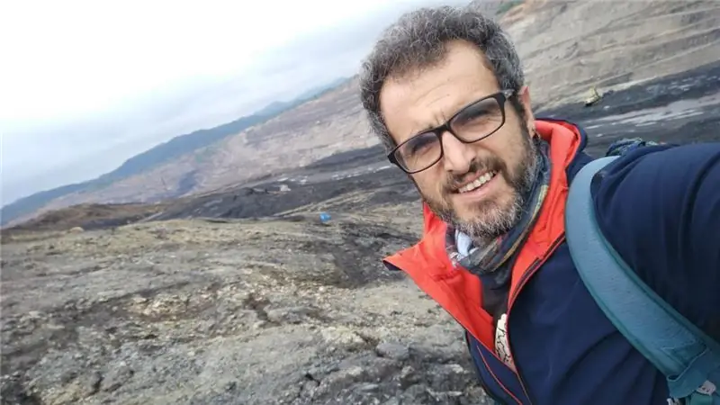 Казим Халачар, палеонтолог, который любит глубоко копаться в окаменелых фекалиях, на участке На Зыонг во Вьетнаме