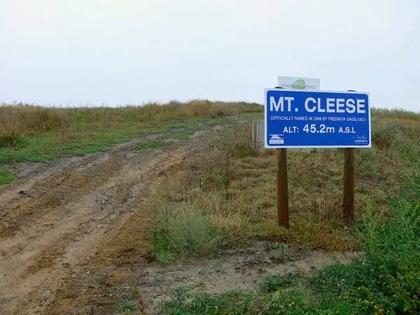 Джон Клиз Мусорная свалка