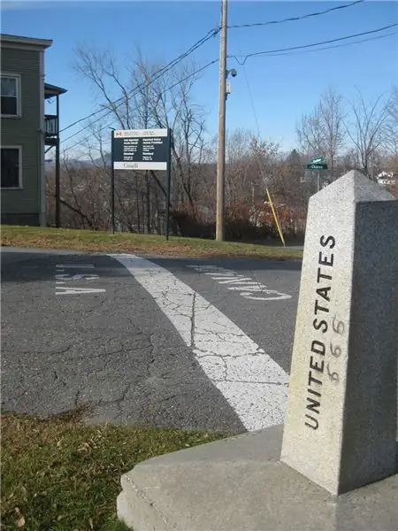 Граница между Стэнстедом, Квебек и Дерби Лайн, Вермонт