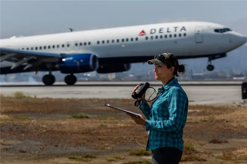 Биолог аэропорта SFO Натали Ридер возглавила усилия по защите и сохранению собственности West of Bayshore