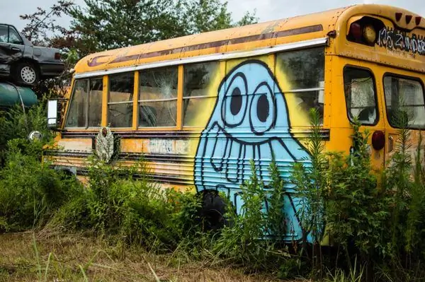 Кладбище школьных автобусов