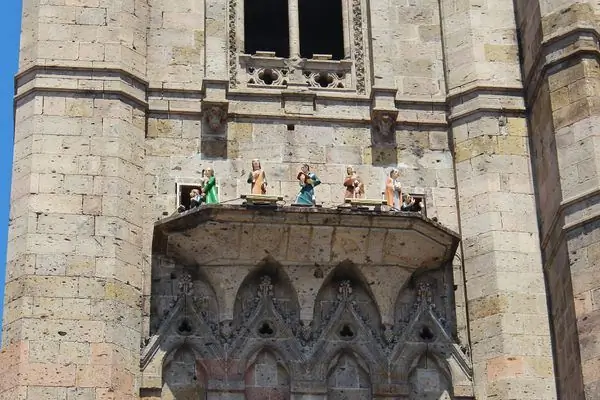 Templo Expiatorio Часы